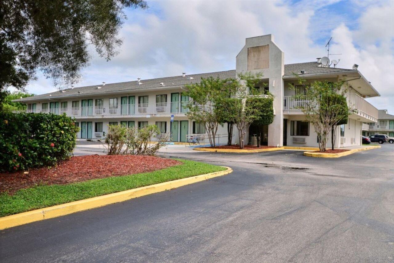 Motel 6-Ft. Pierce, Fl ฟอร์ตเพียร์ซ ภายนอก รูปภาพ
