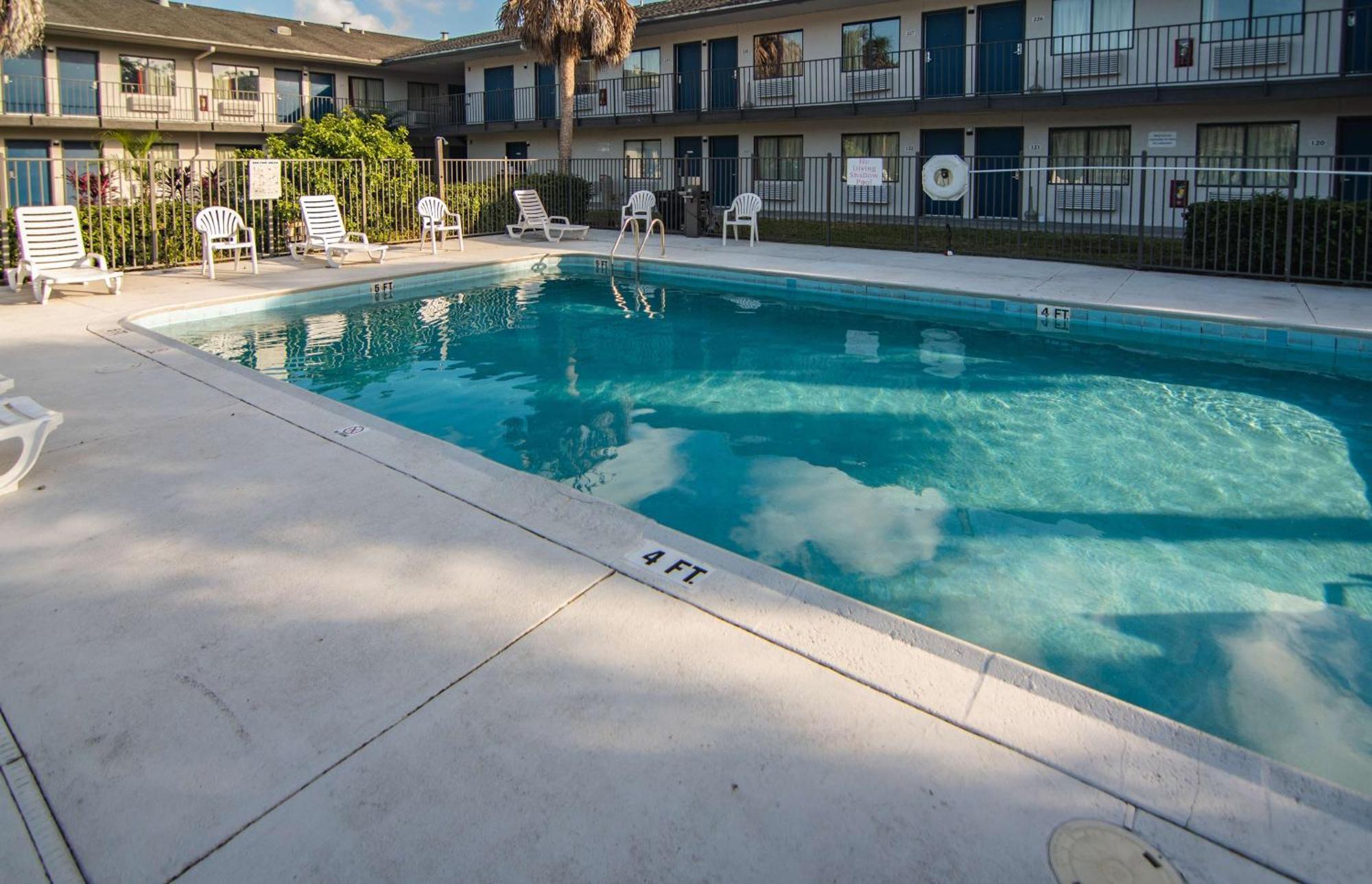Motel 6-Ft. Pierce, Fl ฟอร์ตเพียร์ซ ภายนอก รูปภาพ