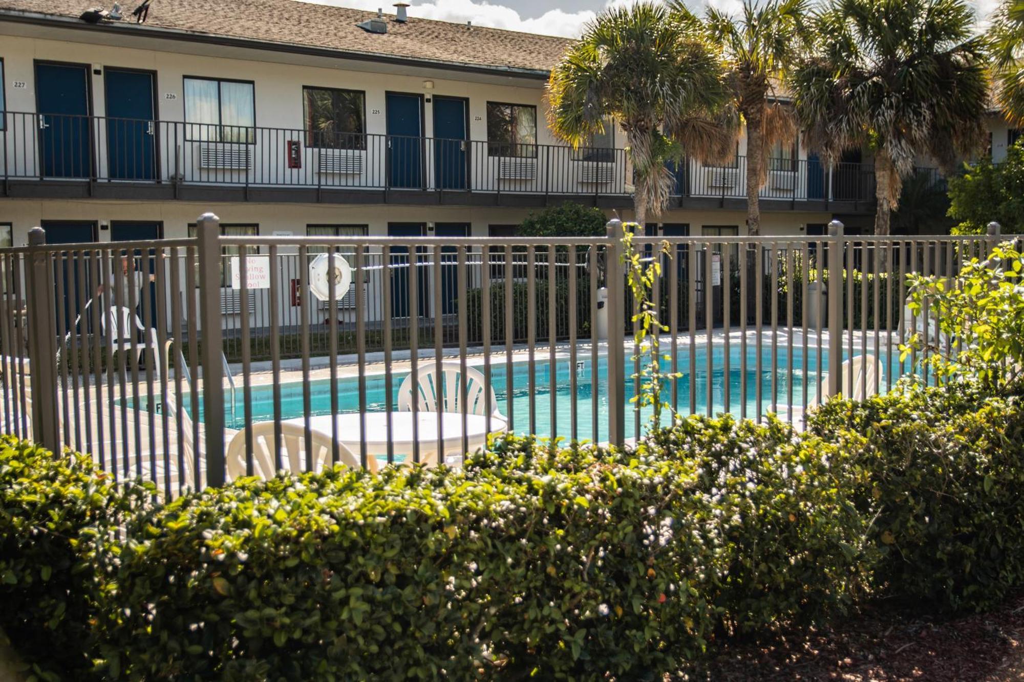 Motel 6-Ft. Pierce, Fl ฟอร์ตเพียร์ซ ภายนอก รูปภาพ