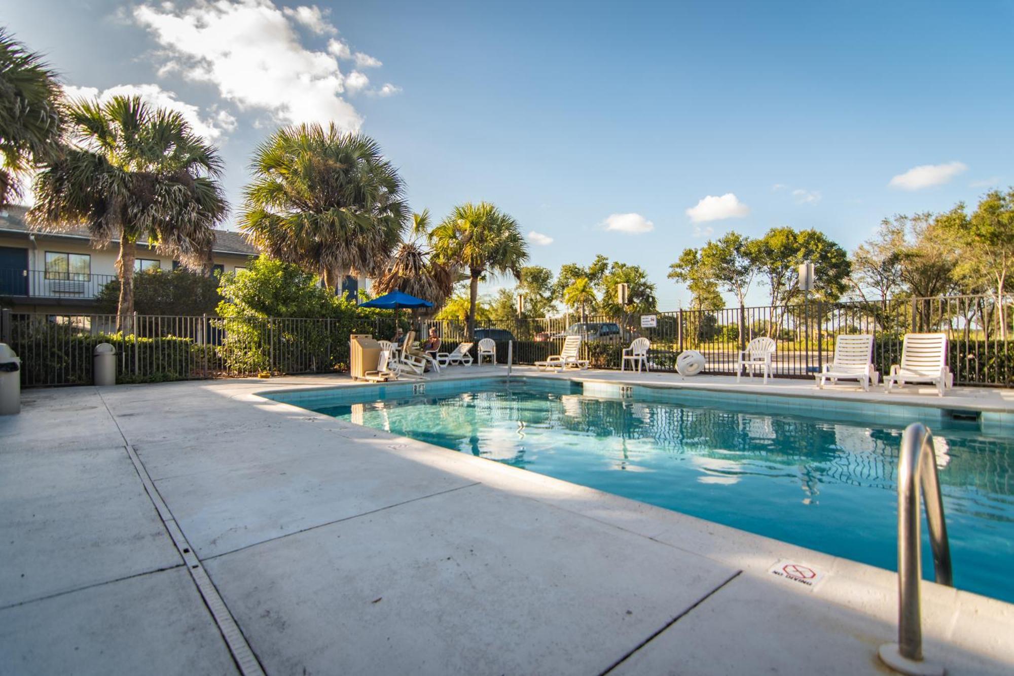 Motel 6-Ft. Pierce, Fl ฟอร์ตเพียร์ซ ภายนอก รูปภาพ