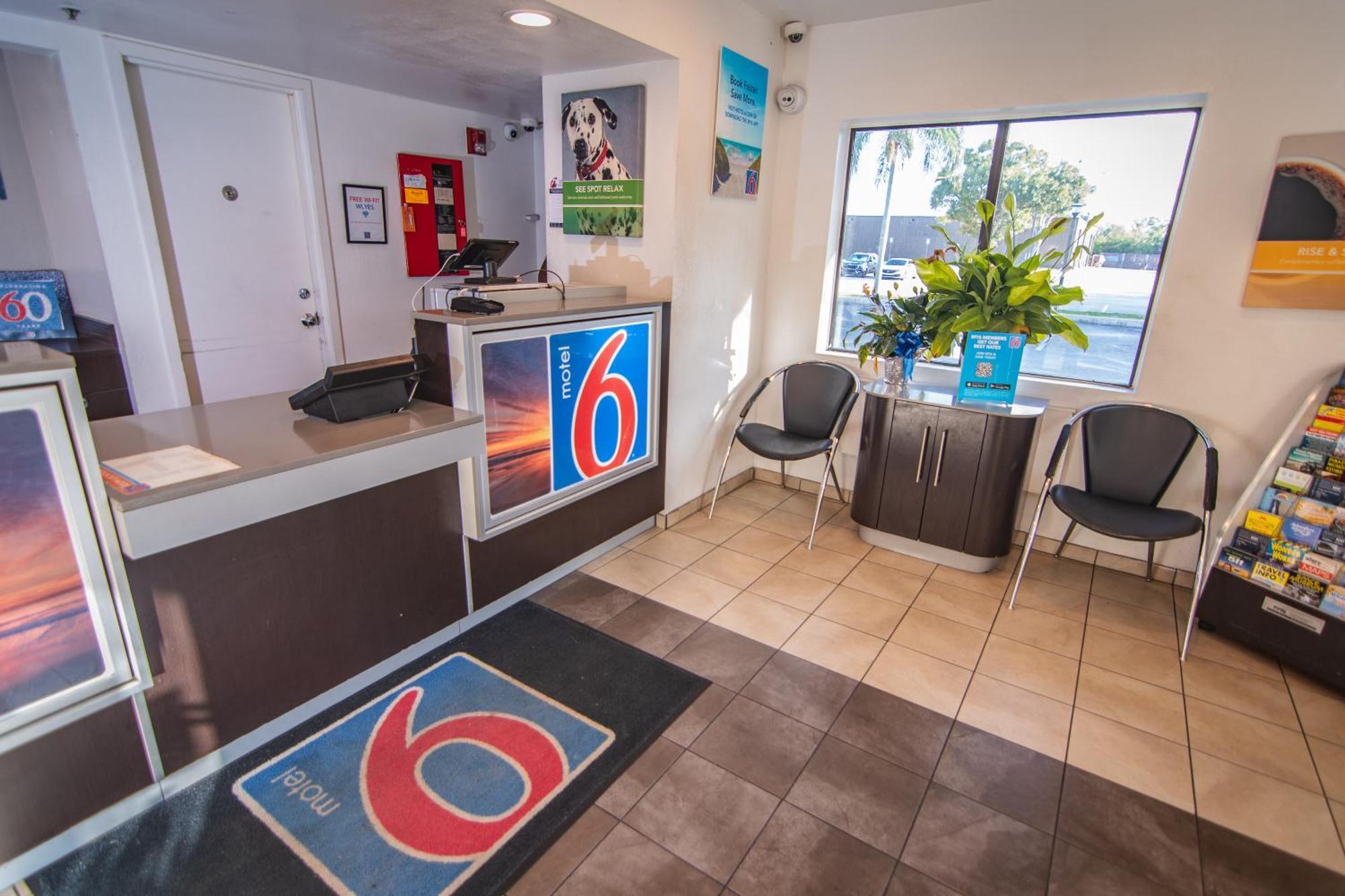 Motel 6-Ft. Pierce, Fl ฟอร์ตเพียร์ซ ภายนอก รูปภาพ
