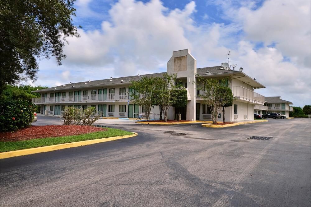 Motel 6-Ft. Pierce, Fl ฟอร์ตเพียร์ซ ภายนอก รูปภาพ